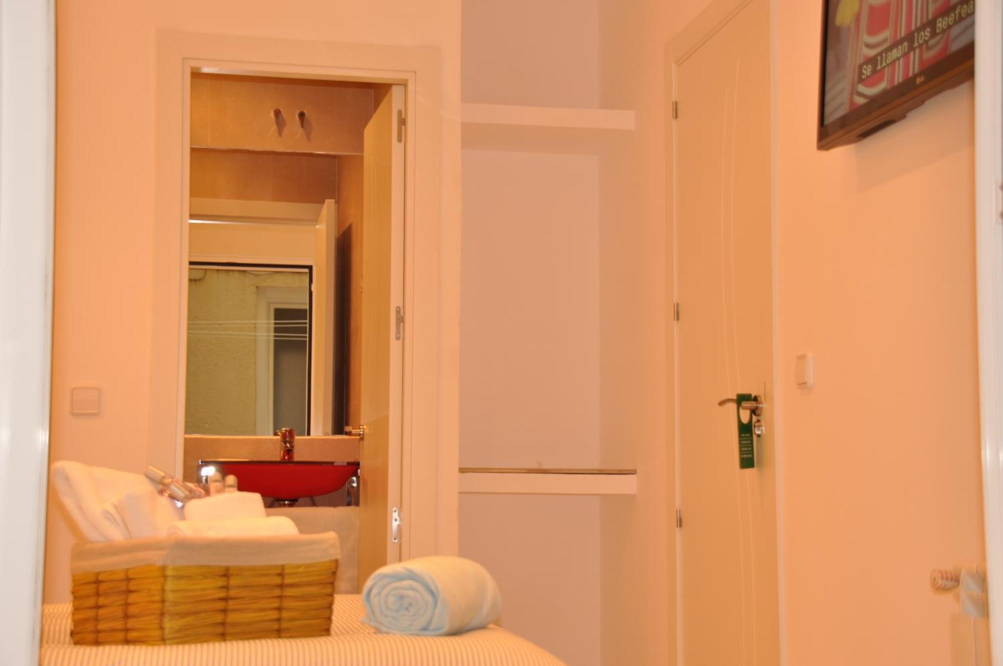 Hostal Mendoza Madrid Extérieur photo