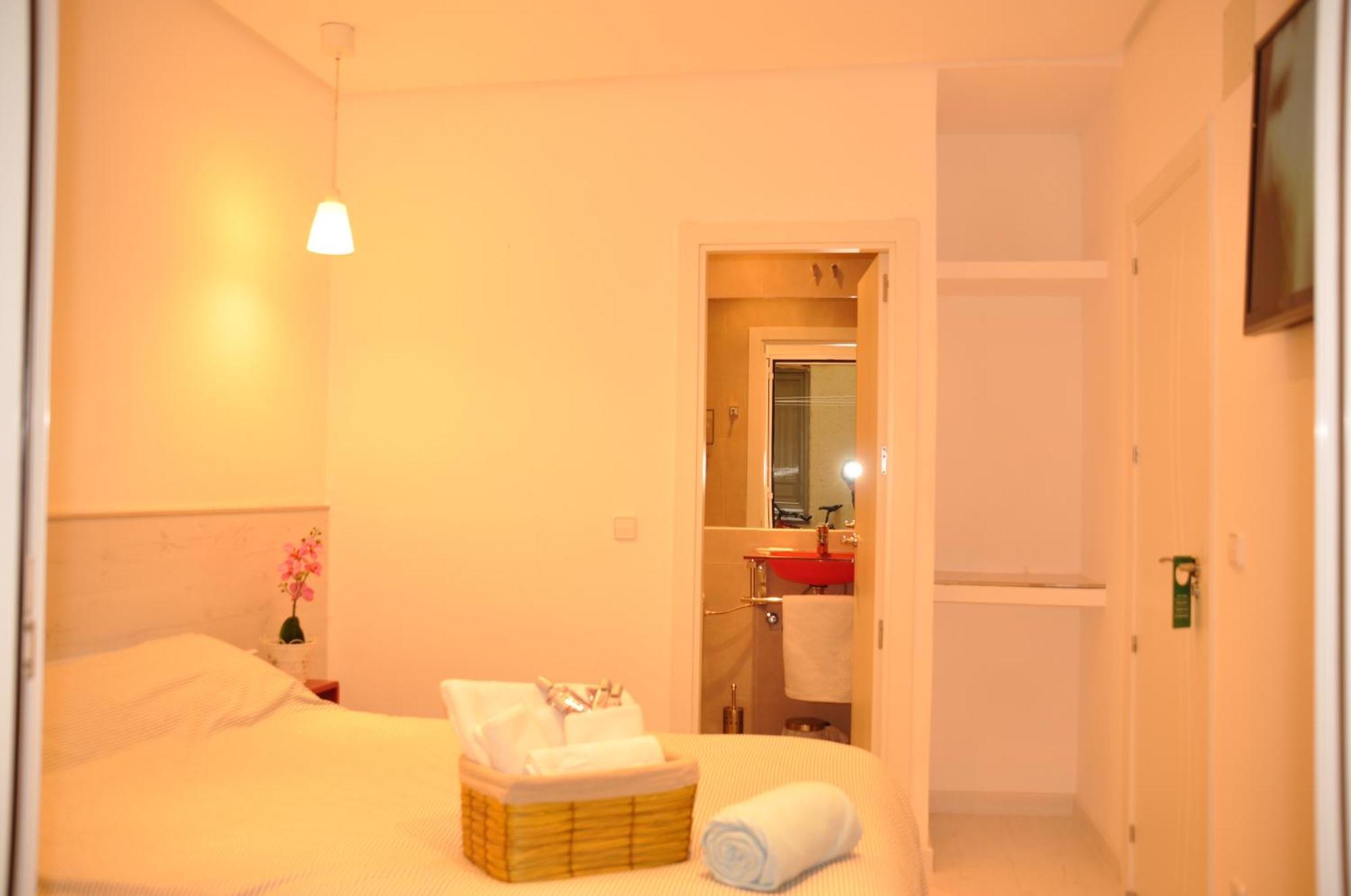 Hostal Mendoza Madrid Extérieur photo