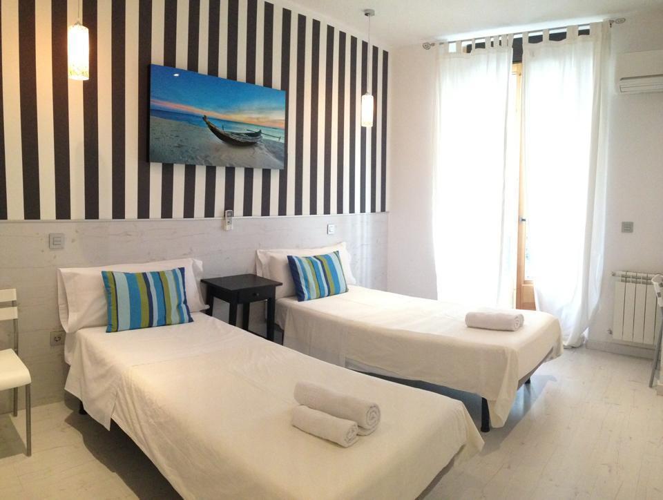Hostal Mendoza Madrid Extérieur photo