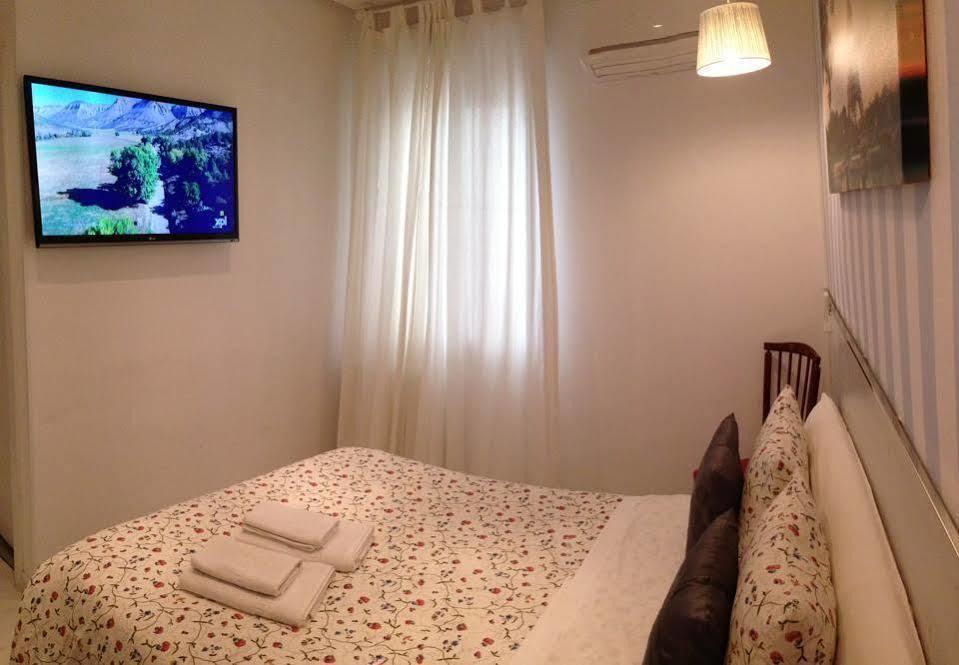 Hostal Mendoza Madrid Extérieur photo