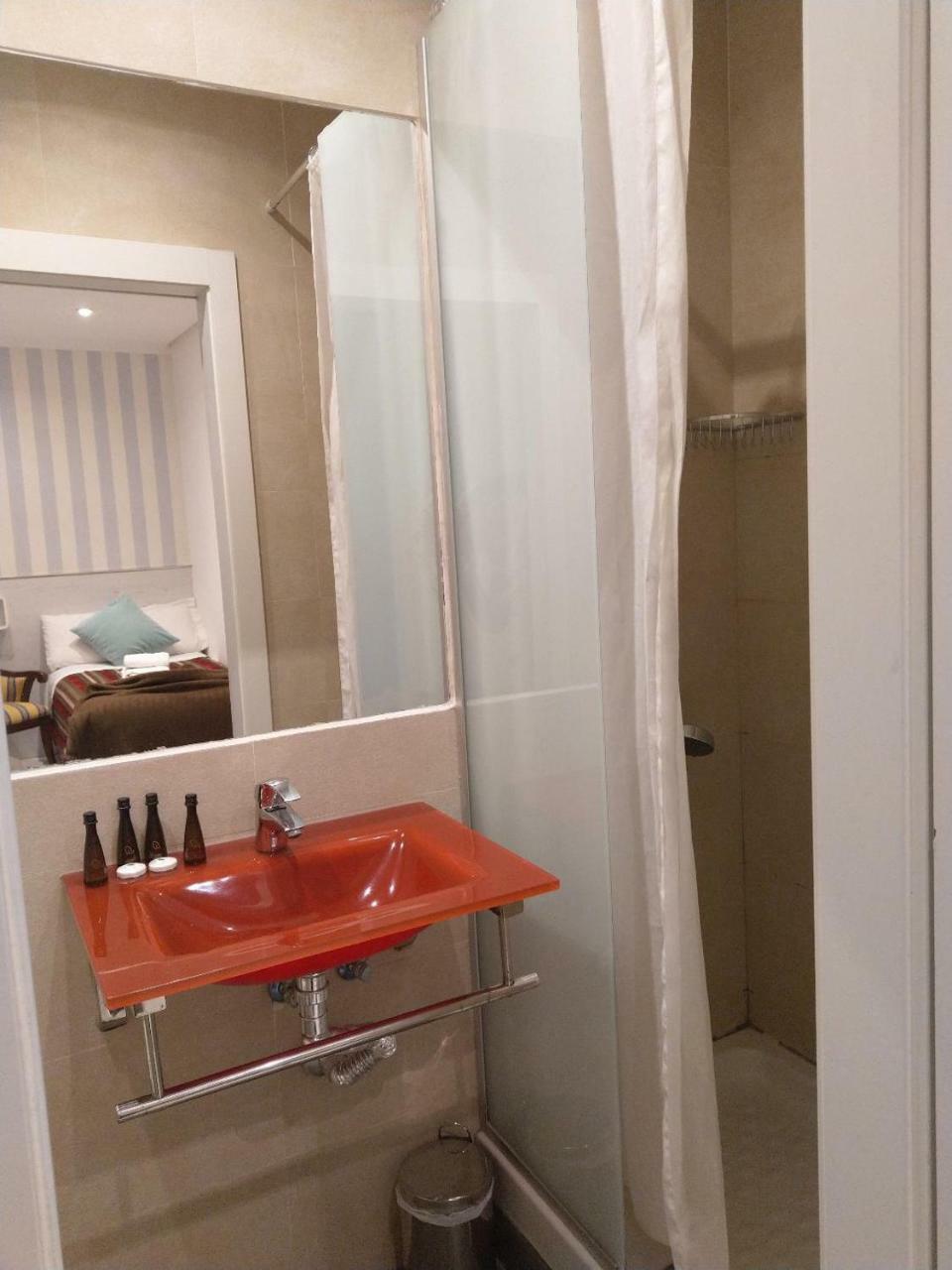 Hostal Mendoza Madrid Extérieur photo