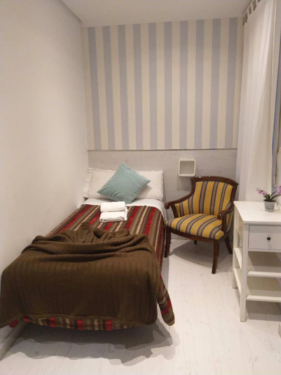 Hostal Mendoza Madrid Extérieur photo