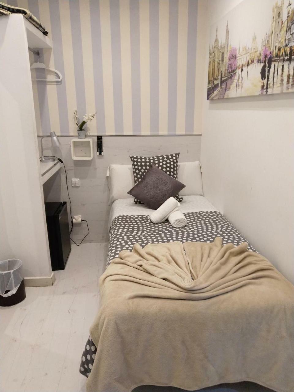 Hostal Mendoza Madrid Extérieur photo