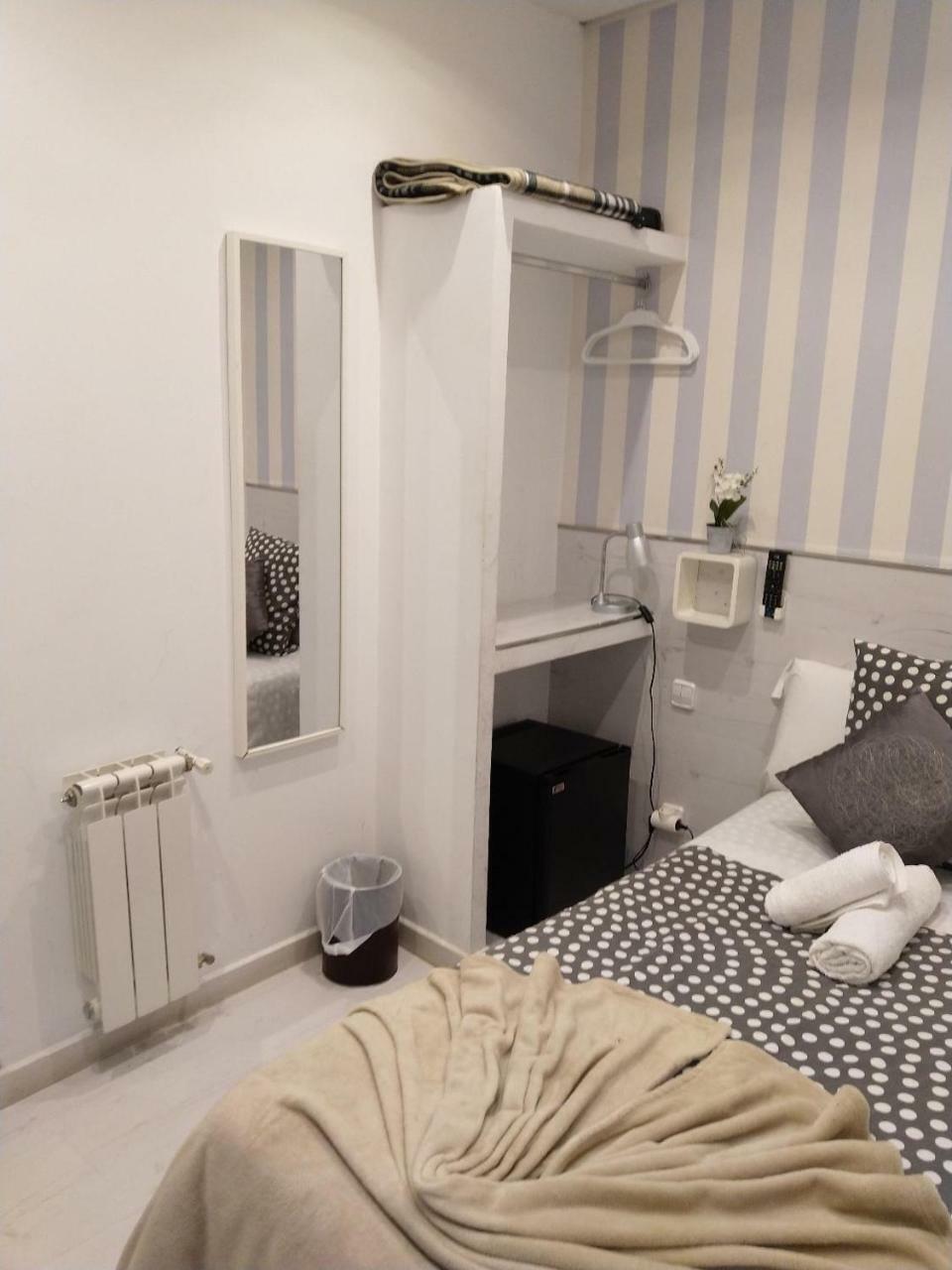 Hostal Mendoza Madrid Extérieur photo
