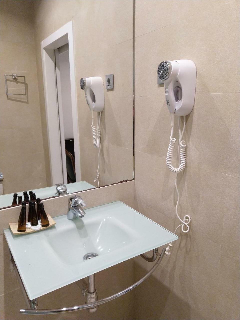 Hostal Mendoza Madrid Extérieur photo