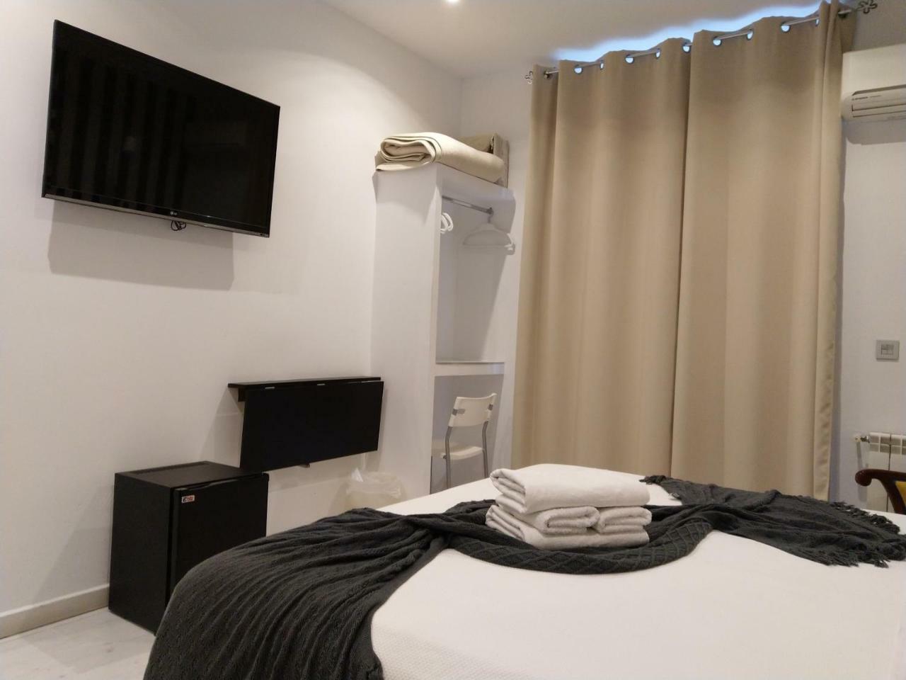 Hostal Mendoza Madrid Extérieur photo